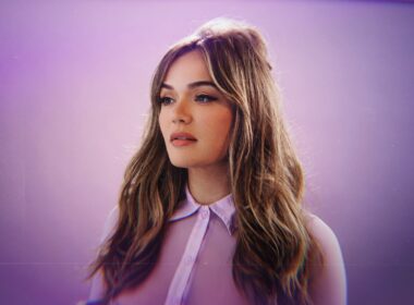 Emma Zander by Sara Kahn