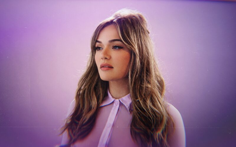 Emma Zander by Sara Kahn