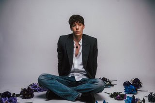 Lucas Elliott Unveils Enchanting Debut Single ‘Fairytale’