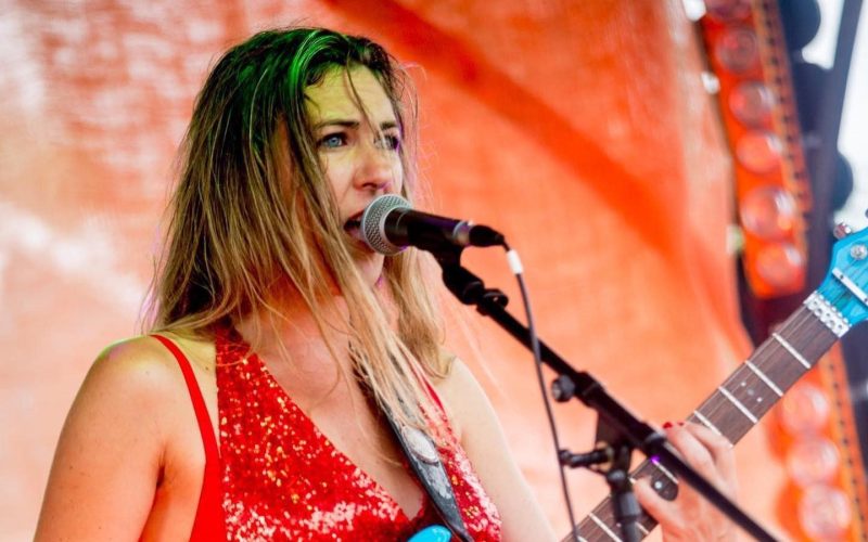 Áine Duffy Unveils Impactful Single 'Move Along'