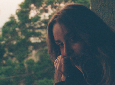 Lucy Frost Unveils New Single 'To Pieces'