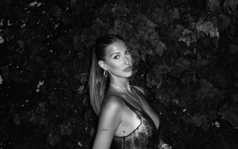 Liv Hanna Photo by (Ella Khrapko)