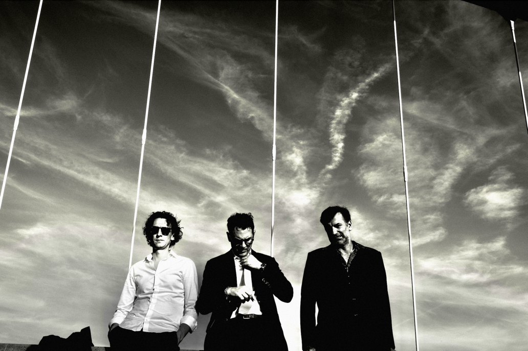 CMON CMON's "Turn Off The Lights" Is A Shimmering Power-Pop Gem CMON CMON
