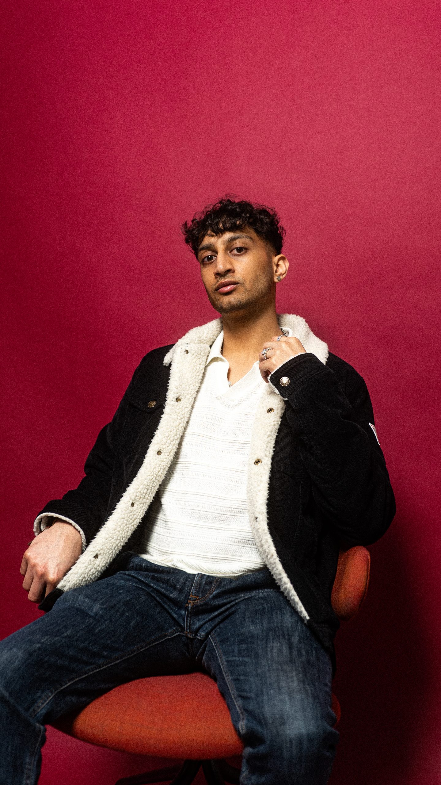 Dilan Skies Blends Pop and R&B in 'HABITS' Dilan Skies