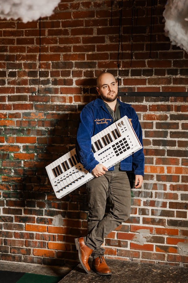 Lesser Jay unveils indie-pop anthem ‘Alarm Clock Song’ Lesser Jay P