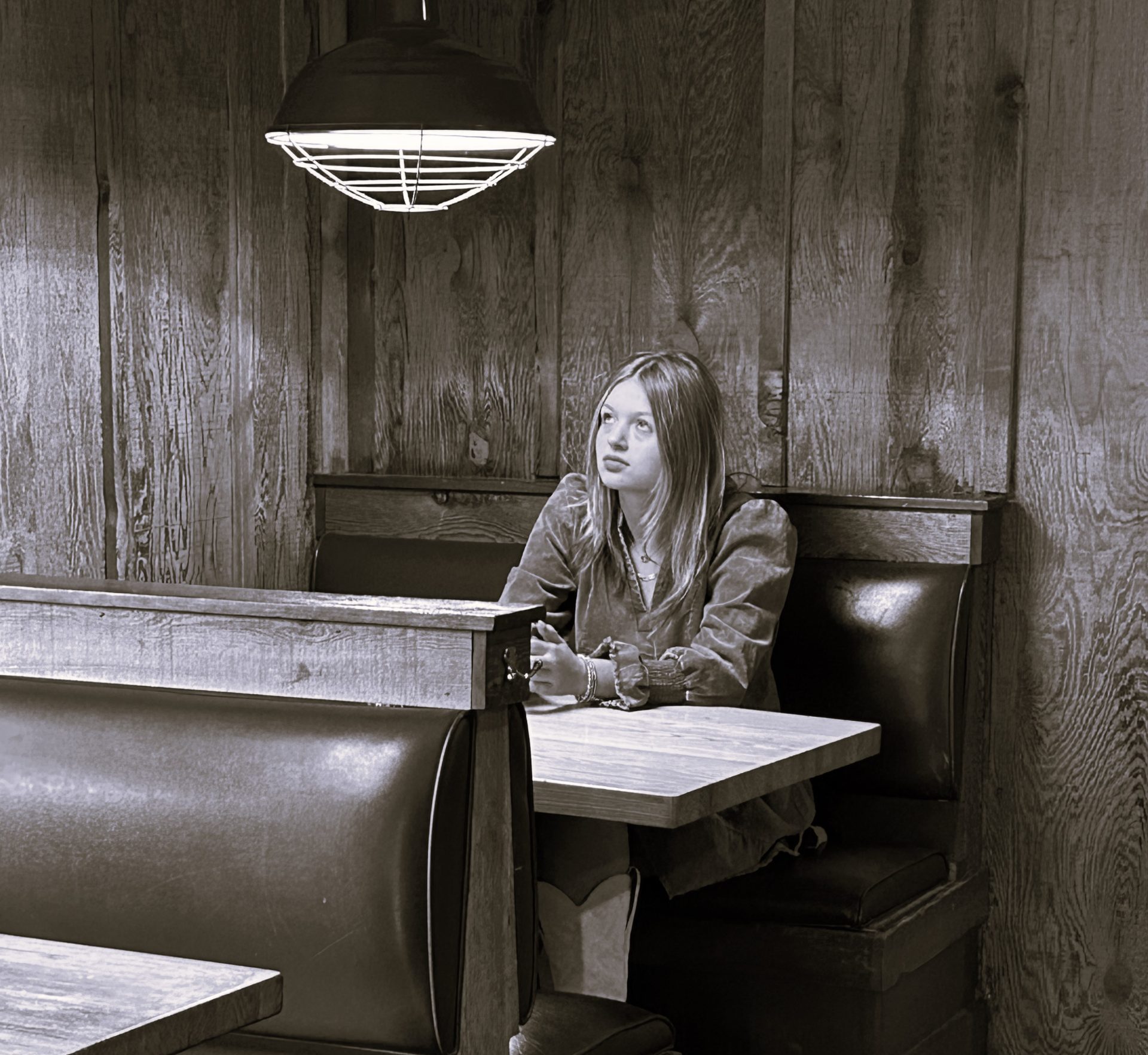 Sophie Taylor Unveils Heartfelt New Single, “Back To You”