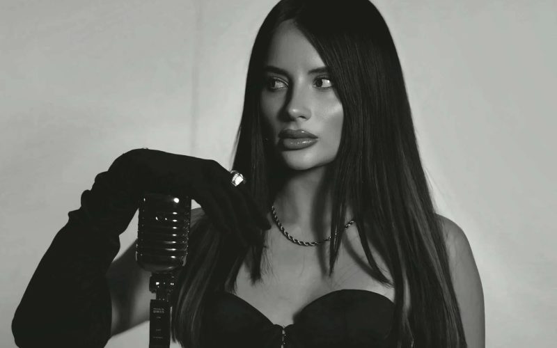 Anna Catharina ‘Eyes On Me’ – A Bold Step Into Self-Discovery and Artistic Evolution