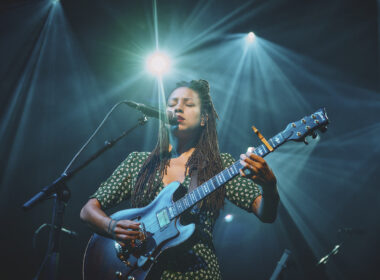 Chè Aimee Dorval Photo by Robert Westera