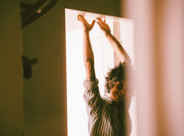 Zoé Basha Finds Her Voice in Debut Album ‘Gamble’