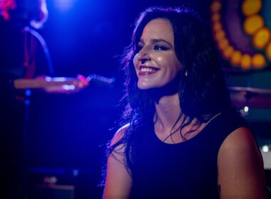 Zëta Ræ Shares A Vibrant New Single "Obvious"