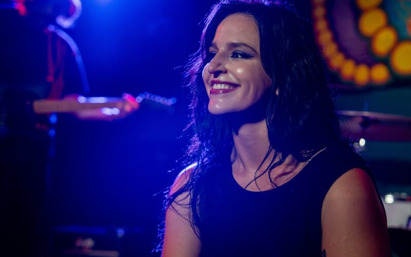 Zëta Ræ Shares A Vibrant New Single "Obvious"