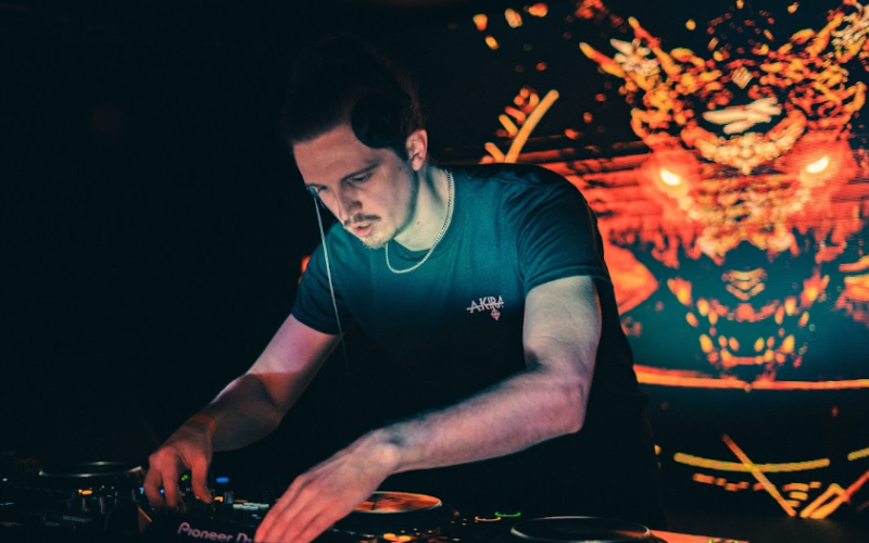 AKIRAH Drops Cheeky, Heavy-Hitting Banger “Mamacita”