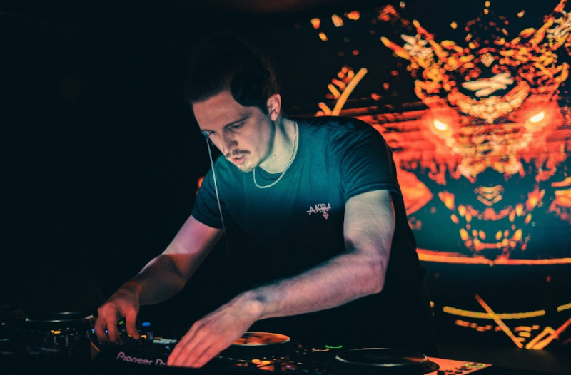 AKIRAH Drops Cheeky, Heavy-Hitting Banger “Mamacita”