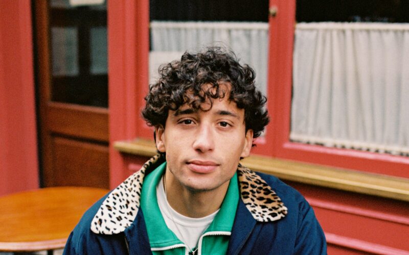 Khakikid Photo By @Vickygrout