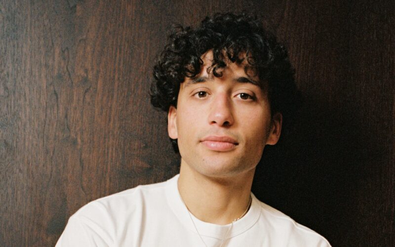 Khakikid @vickygrout