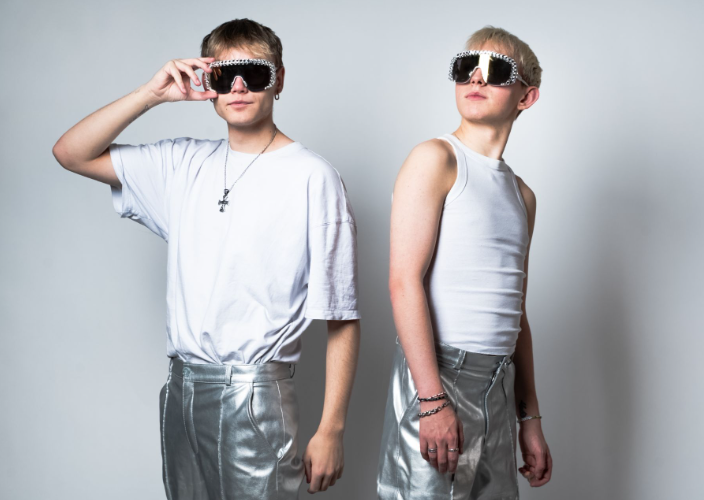 VÆB Unleashes New Single "Gimme More" Along With New Album "VÆBOUT"