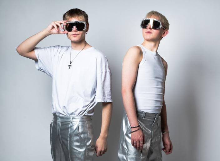 Væb Unleashes New Single &Quot;Gimme More&Quot; Along With New Album &Quot;Væbout&Quot;