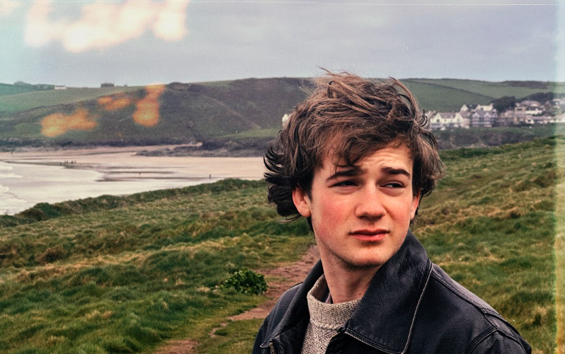 Jonah Connock’s “I Kept Your Secret, Saoirse” Is A Quiet Debut That Speaks Loudly Through Silence