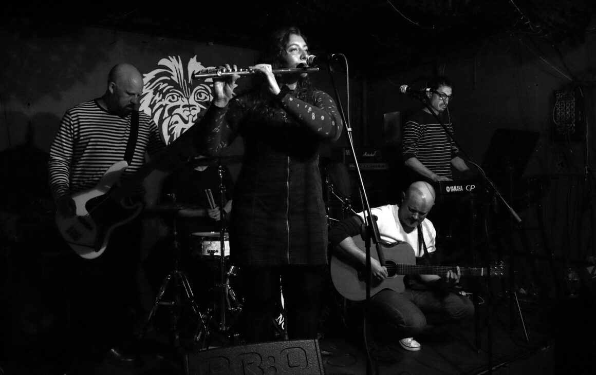 Alo Thadeus Unveils New Single 'Red Roses'